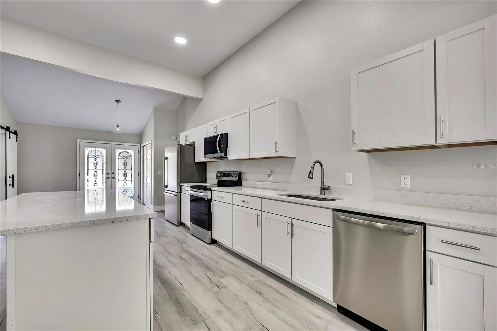 Listing photo id 15 for 4360 Talco Avenue