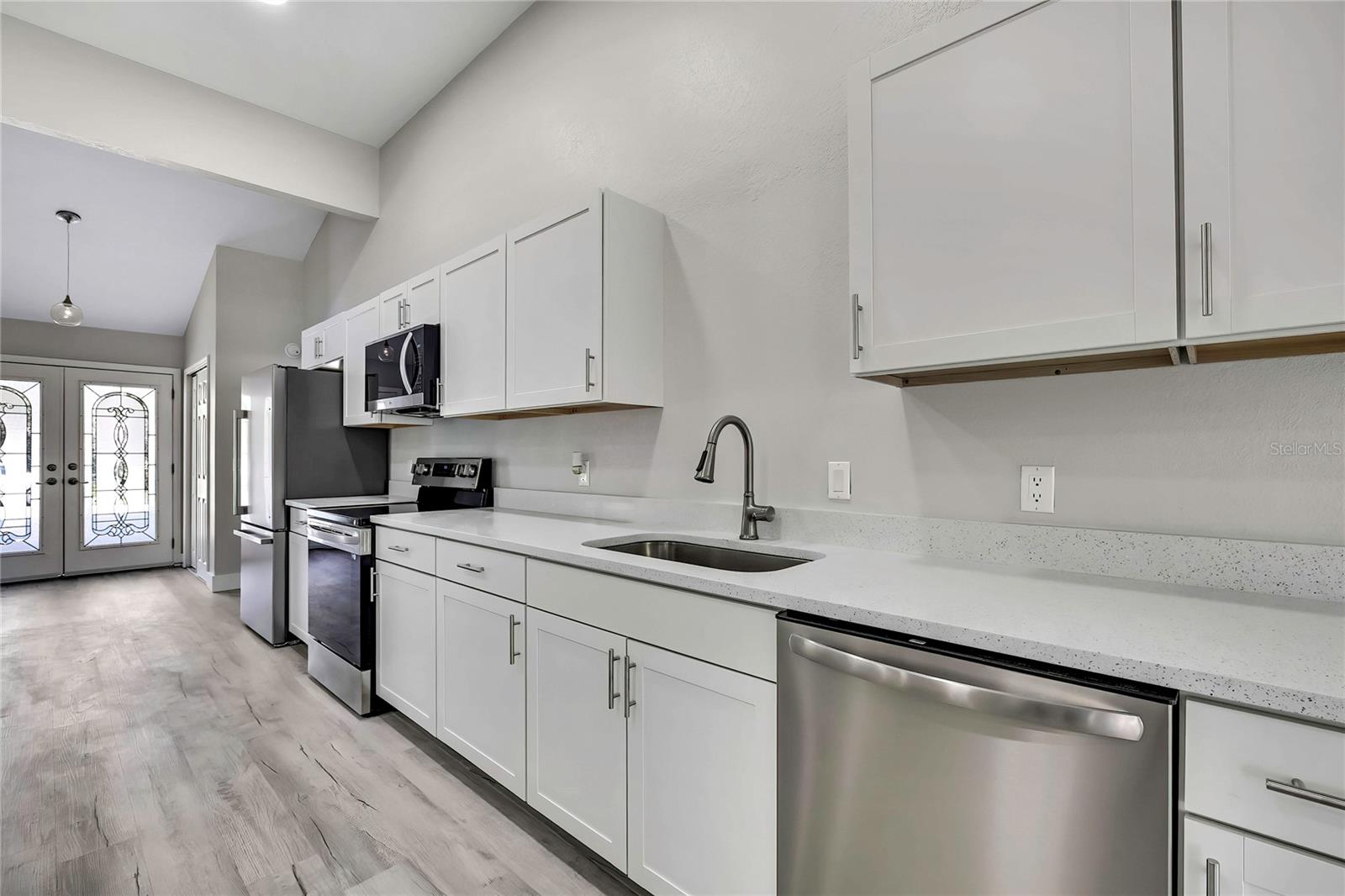 Listing photo id 16 for 4360 Talco Avenue