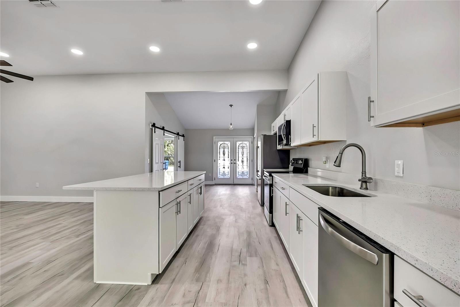 Listing photo id 17 for 4360 Talco Avenue