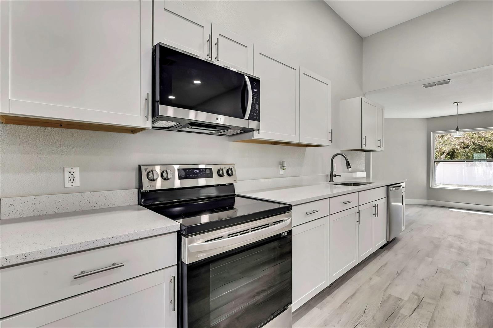 Listing photo id 18 for 4360 Talco Avenue