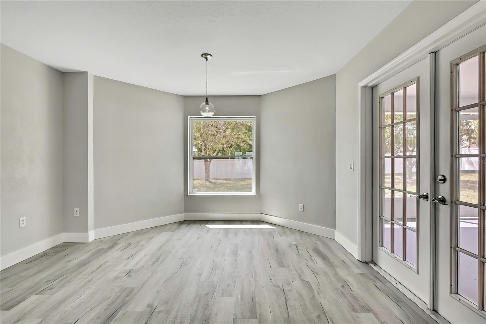 Listing photo id 19 for 4360 Talco Avenue