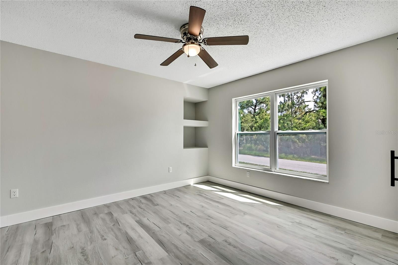 Listing photo id 21 for 4360 Talco Avenue