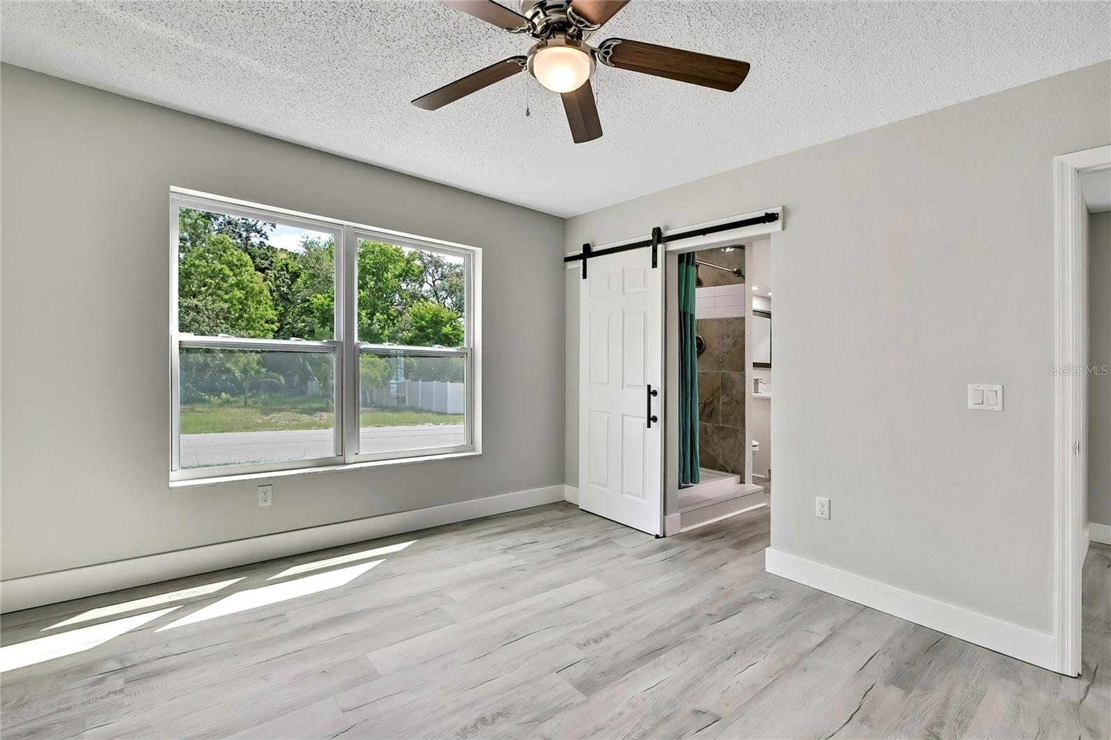 Listing photo id 22 for 4360 Talco Avenue
