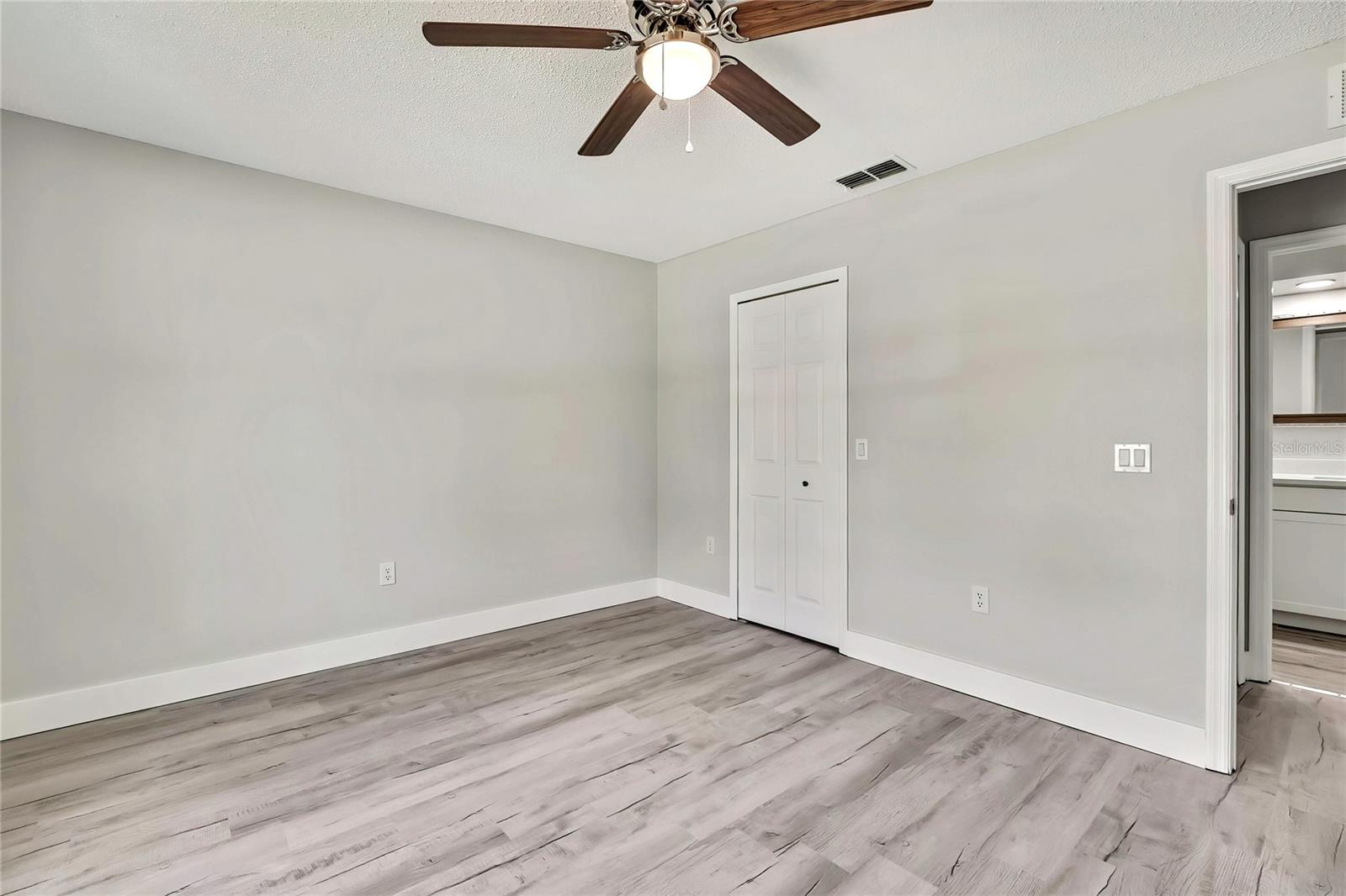 Listing photo id 28 for 4360 Talco Avenue