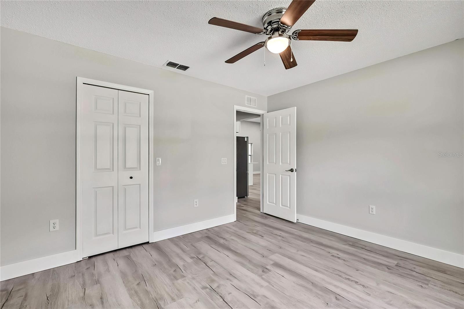 Listing photo id 29 for 4360 Talco Avenue