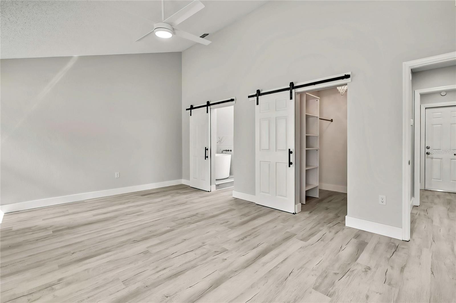 Listing photo id 34 for 4360 Talco Avenue