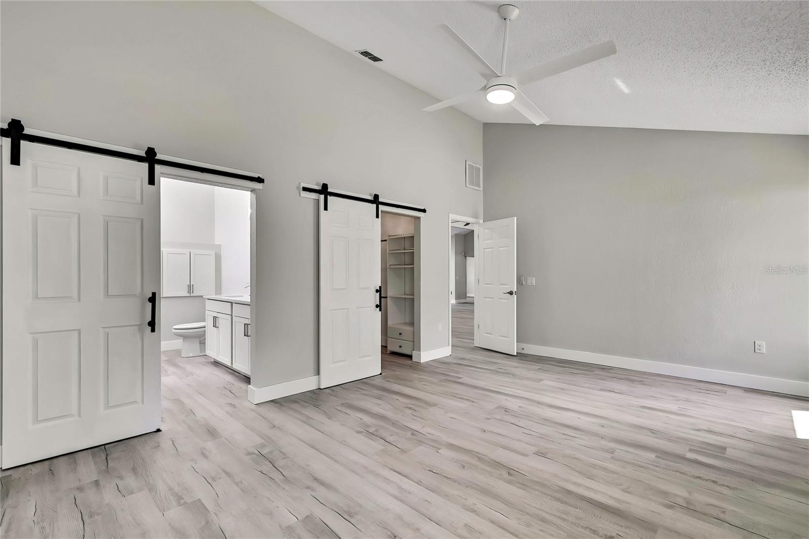 Listing photo id 36 for 4360 Talco Avenue