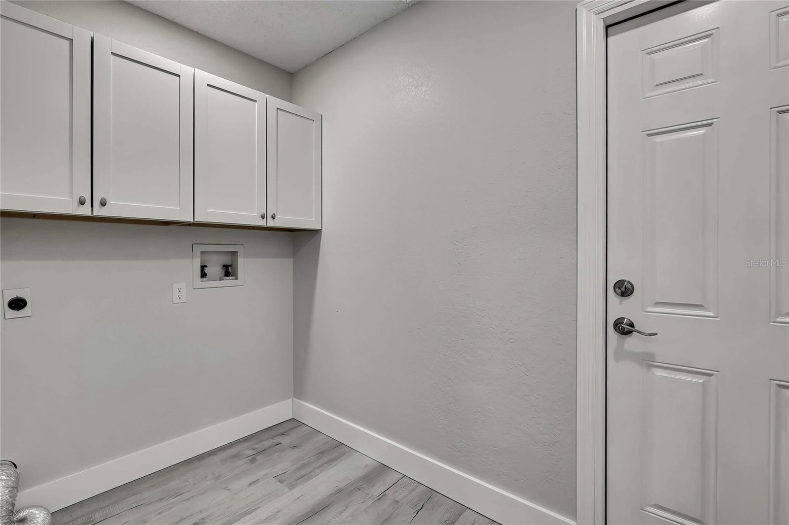 Listing photo id 42 for 4360 Talco Avenue