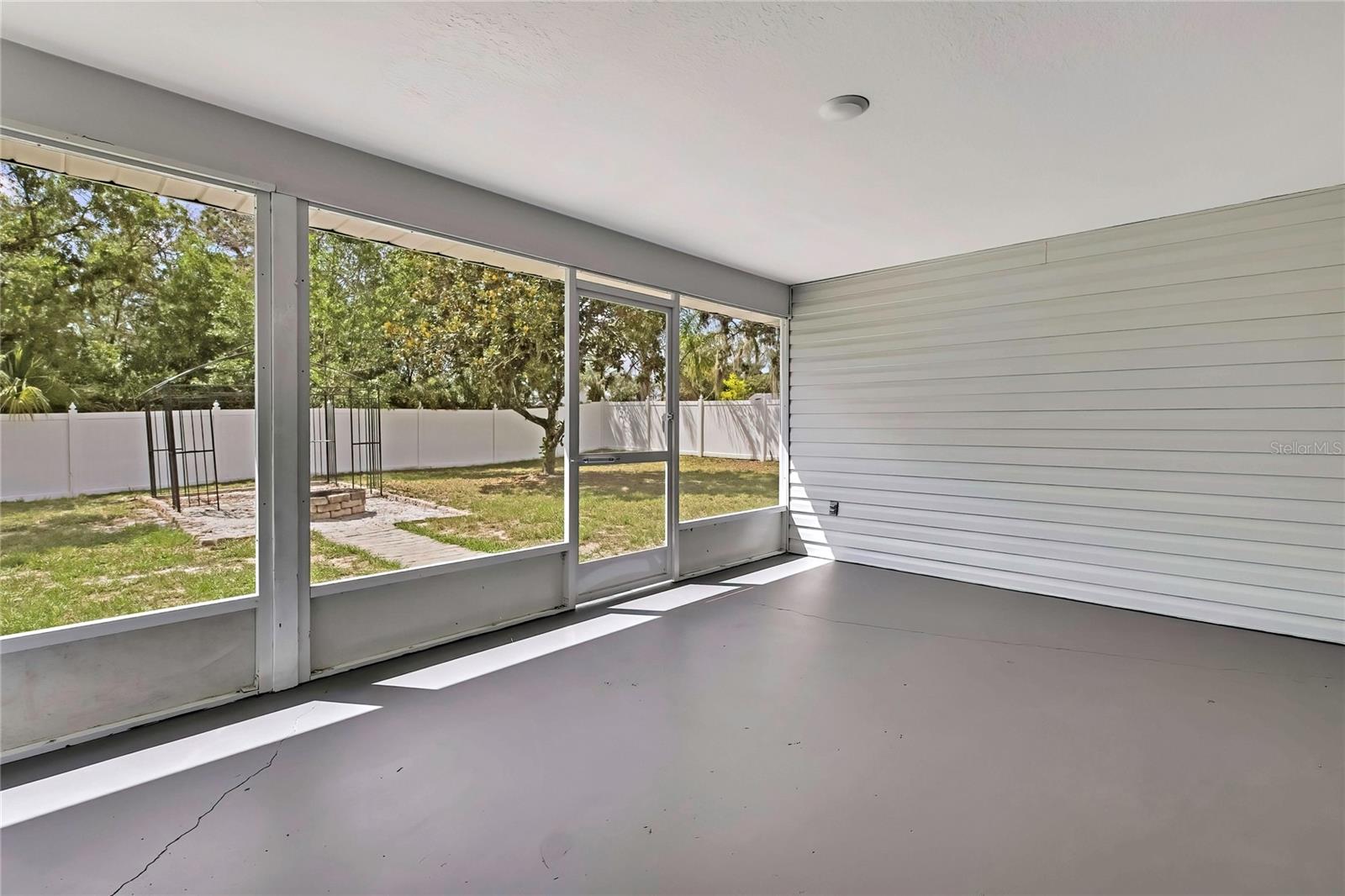 Listing photo id 44 for 4360 Talco Avenue