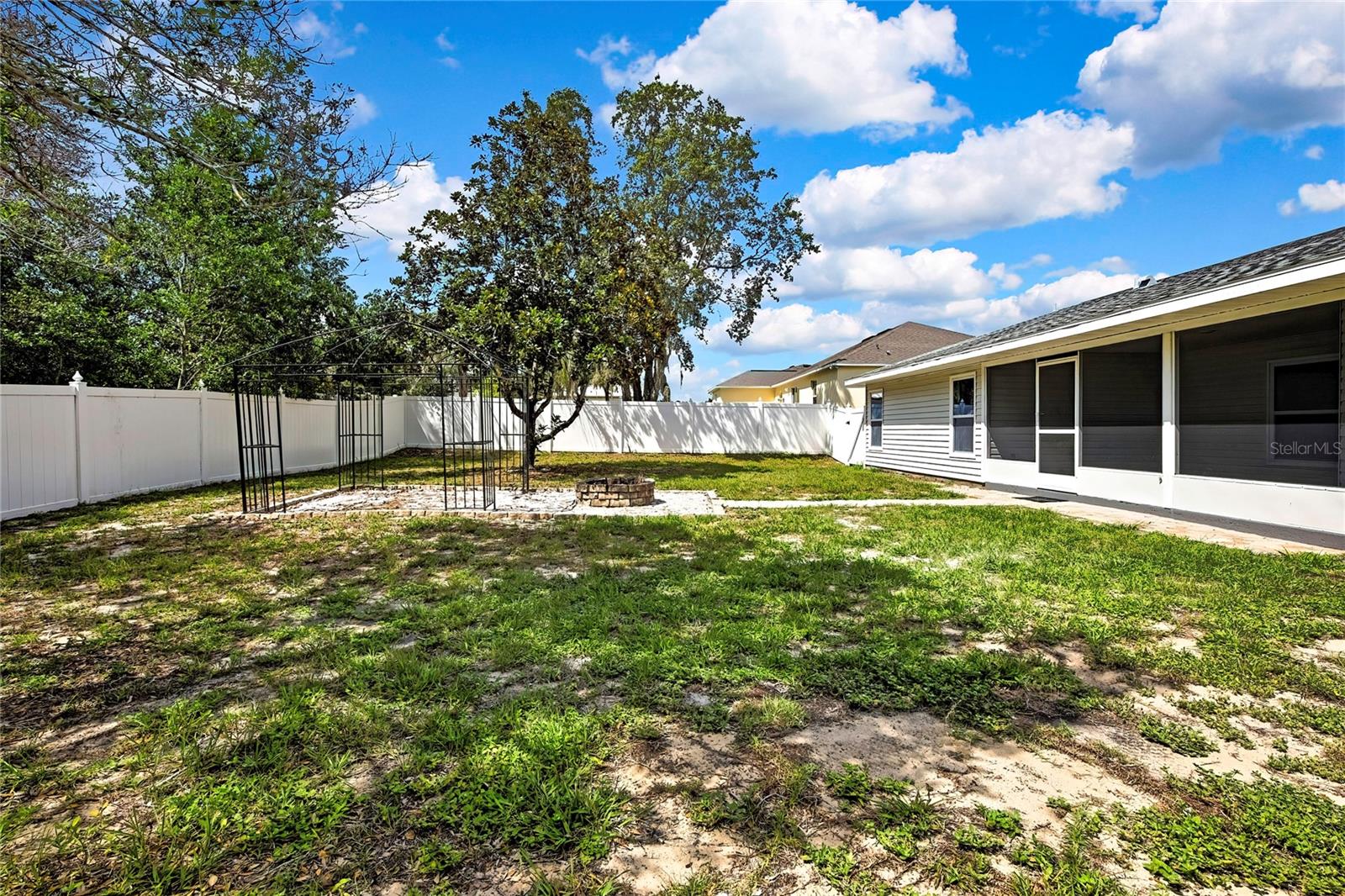 Listing photo id 46 for 4360 Talco Avenue