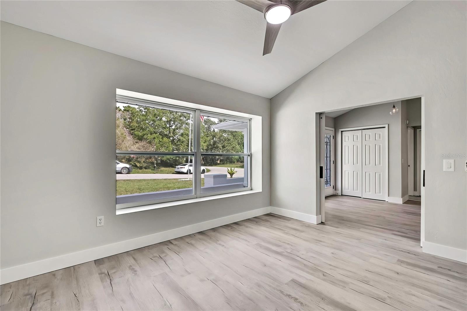Listing photo id 6 for 4360 Talco Avenue