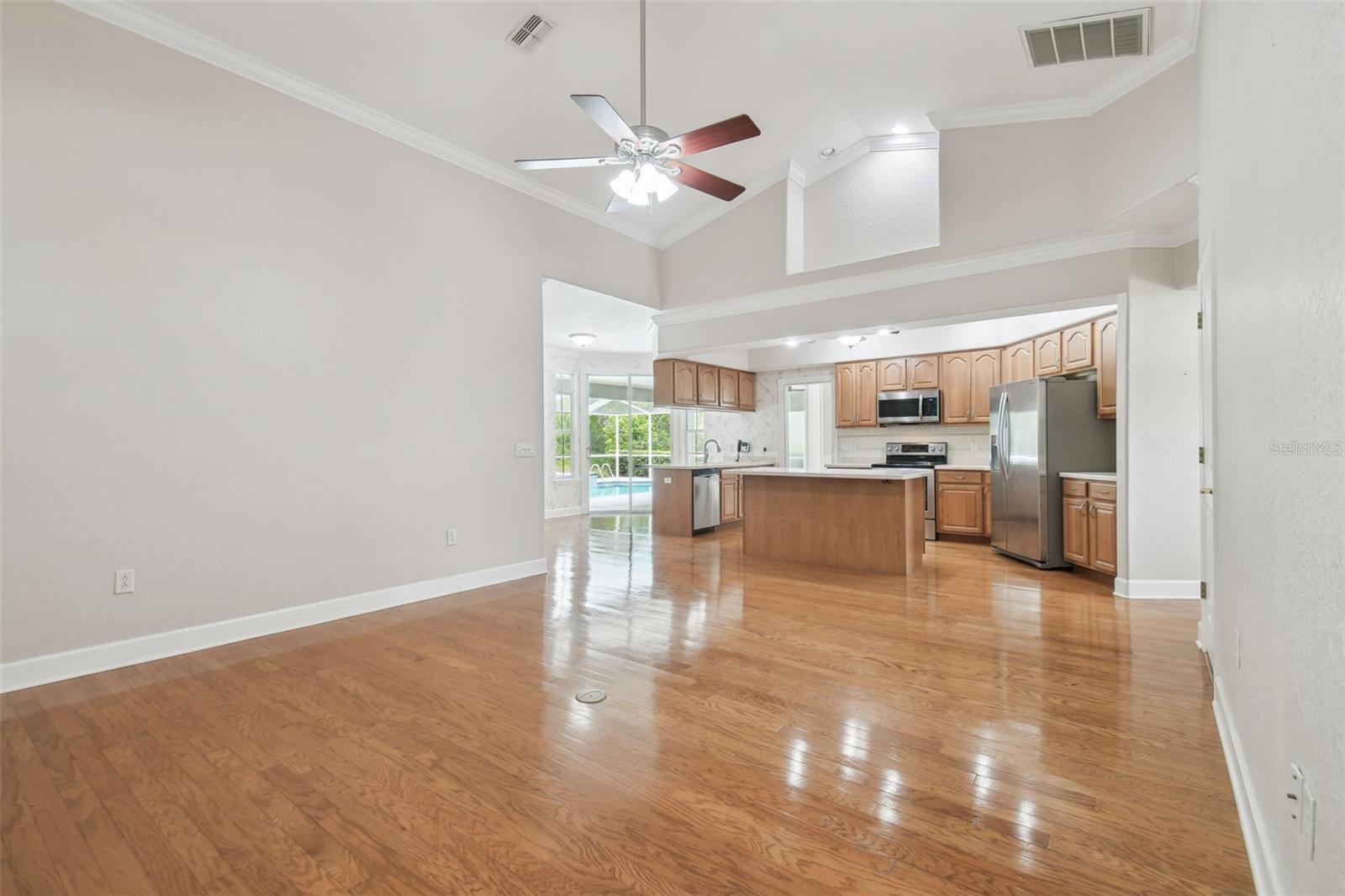 Image 11 of 35 For 2519 Shipston Avenue