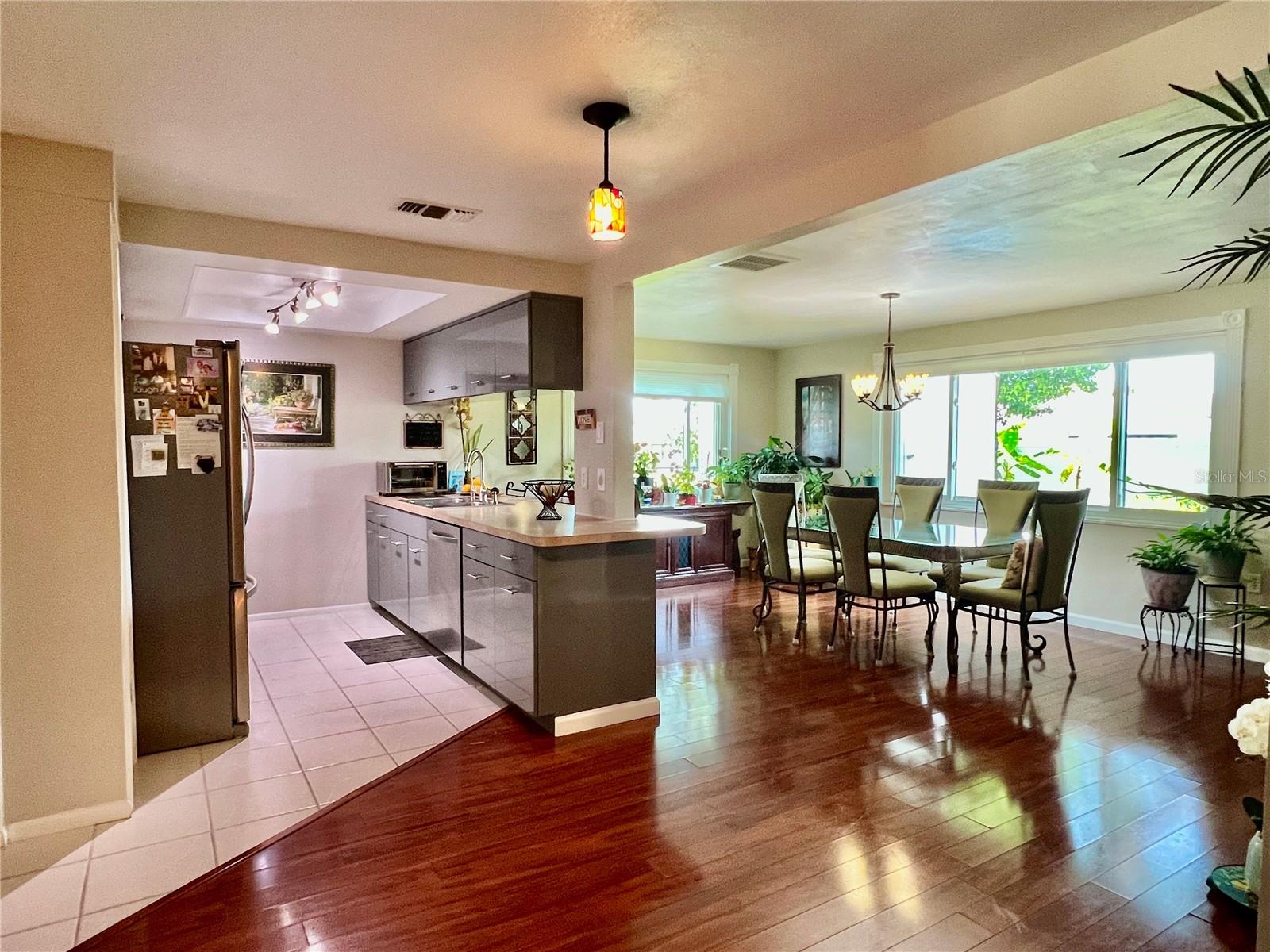 Image 21 of 37 For 3447 Paloma Dr