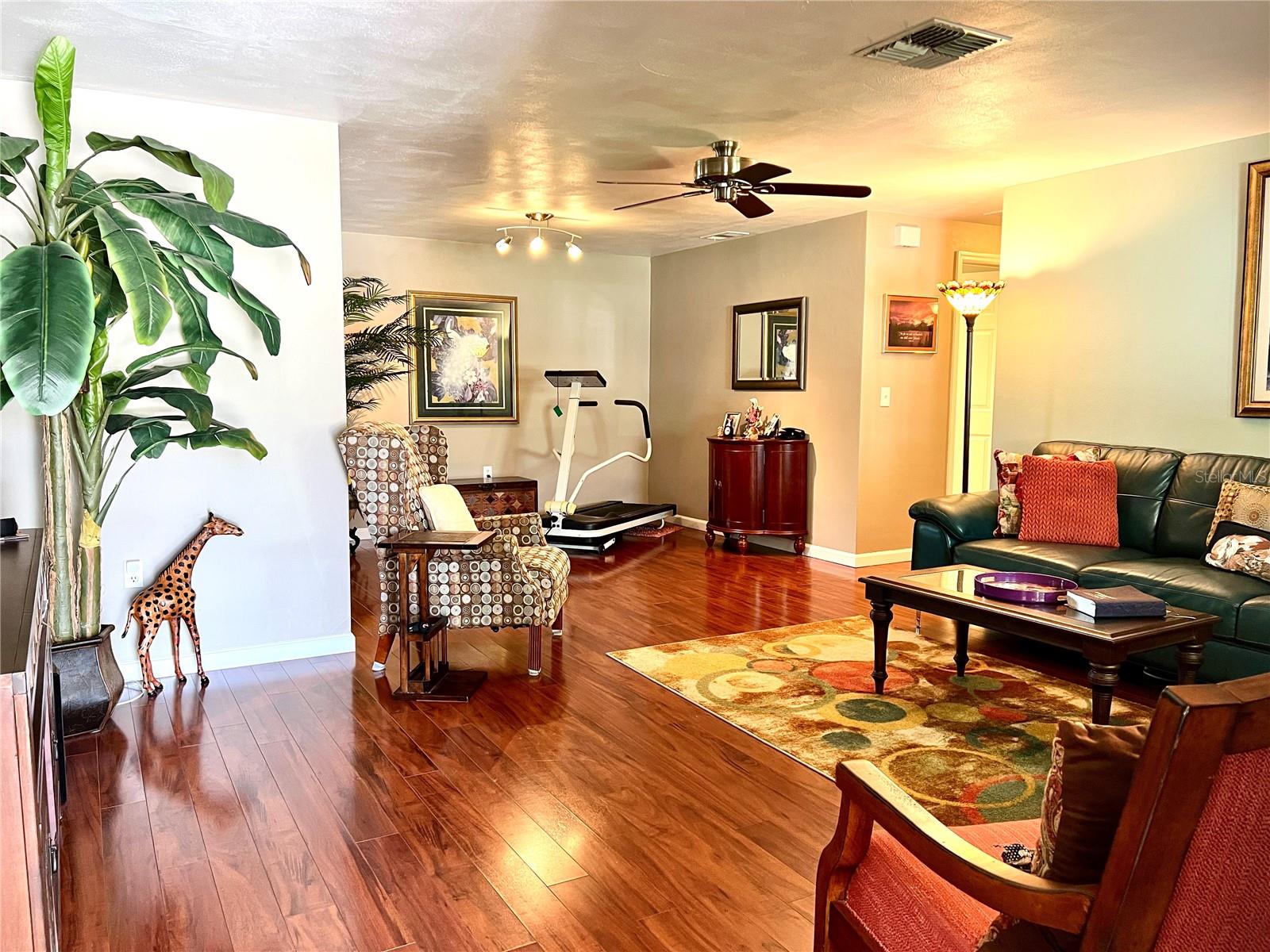 Image 4 of 37 For 3447 Paloma Dr