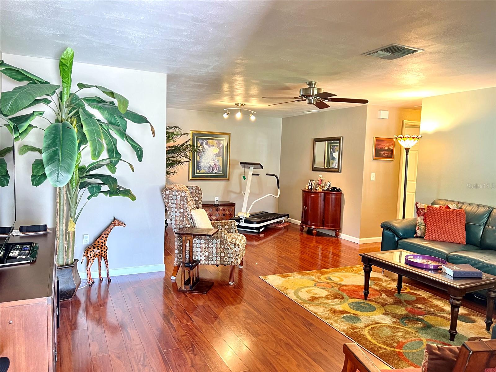 Image 7 of 37 For 3447 Paloma Dr