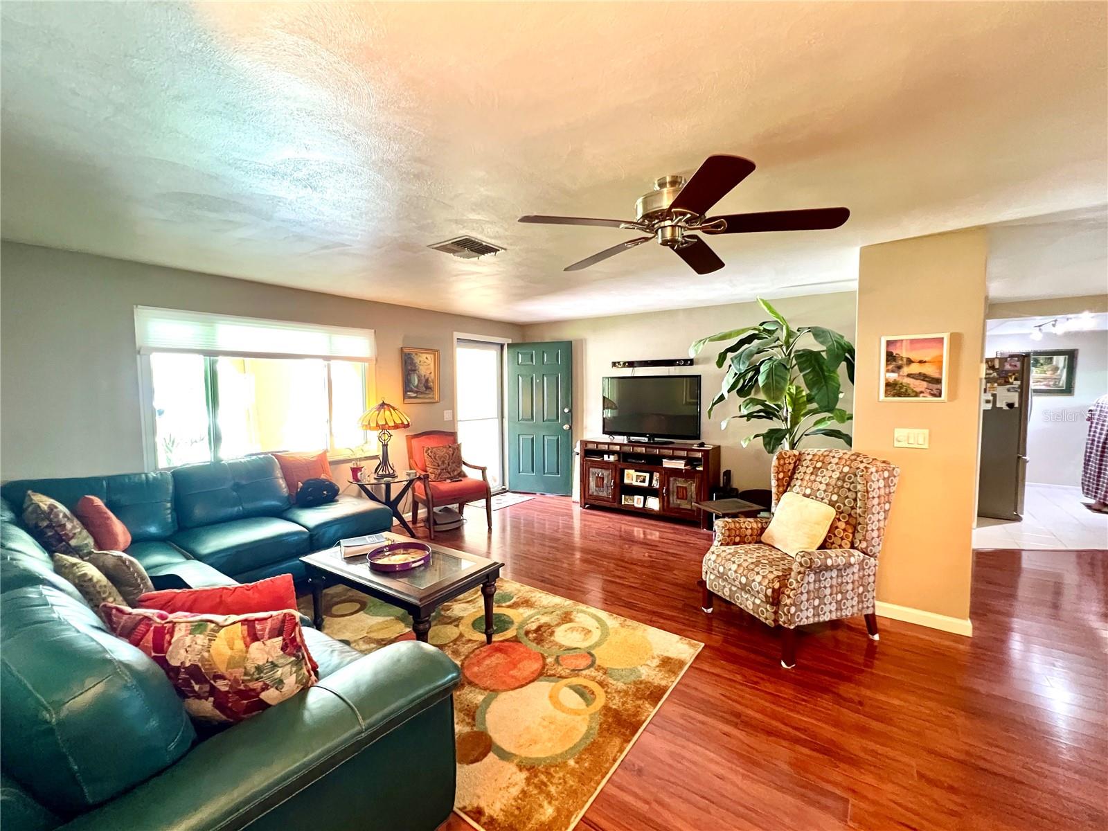 Image 8 of 37 For 3447 Paloma Dr