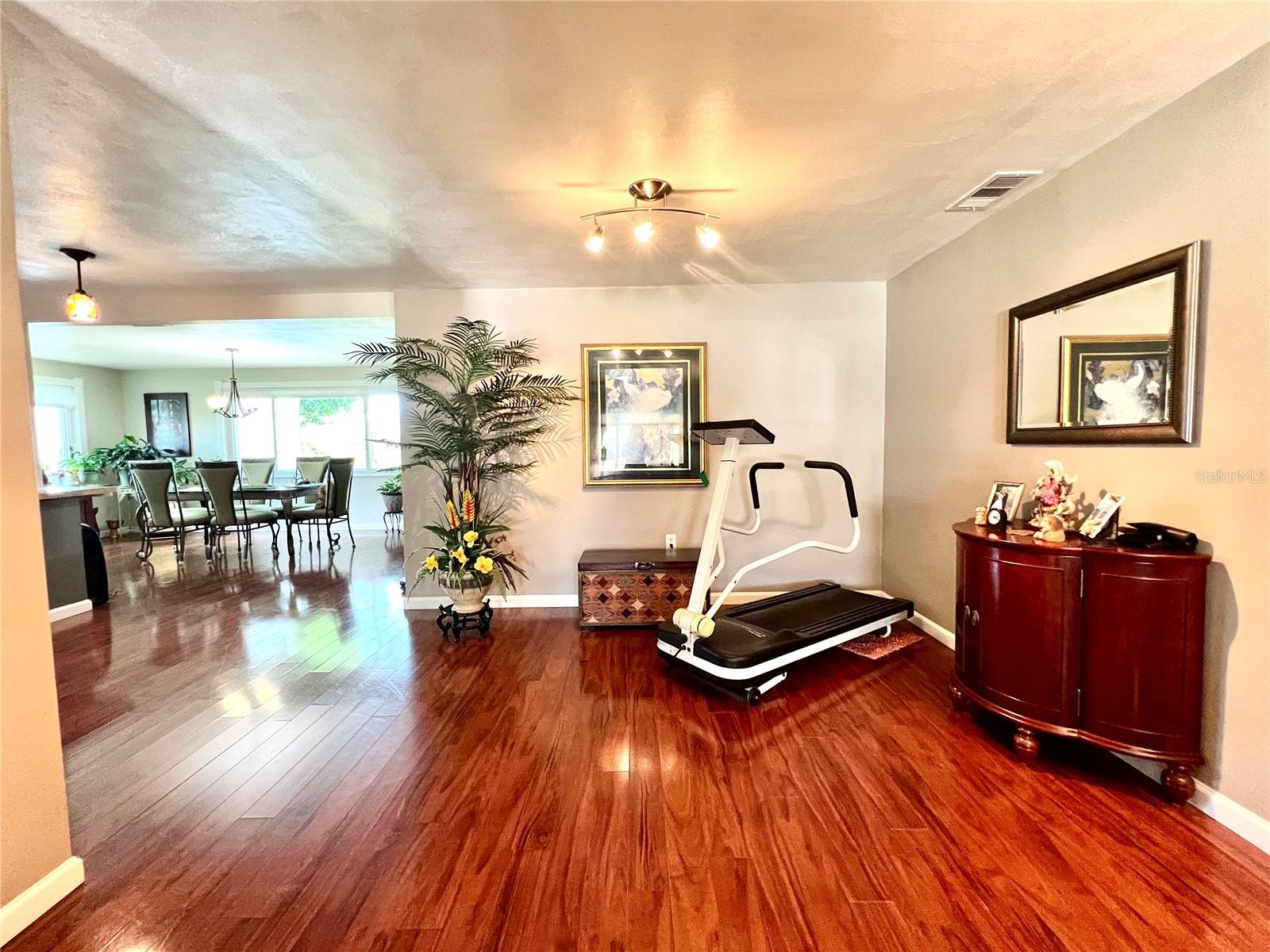 Image 9 of 37 For 3447 Paloma Dr