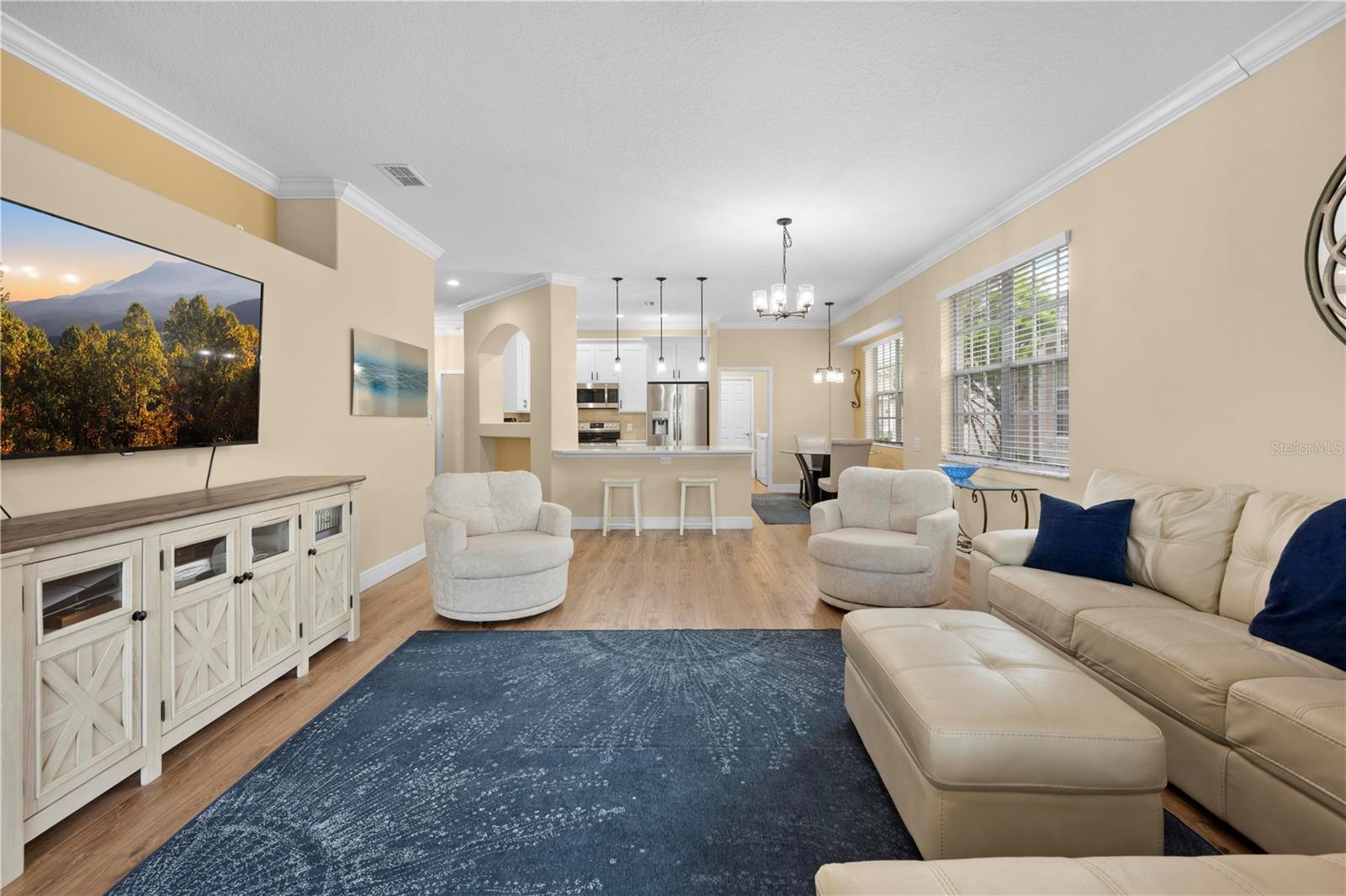 Listing photo id 10 for 15004 Middle Fairway Drive