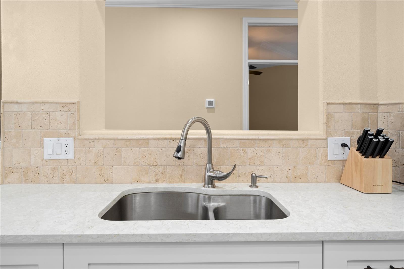 Listing photo id 17 for 15004 Middle Fairway Drive