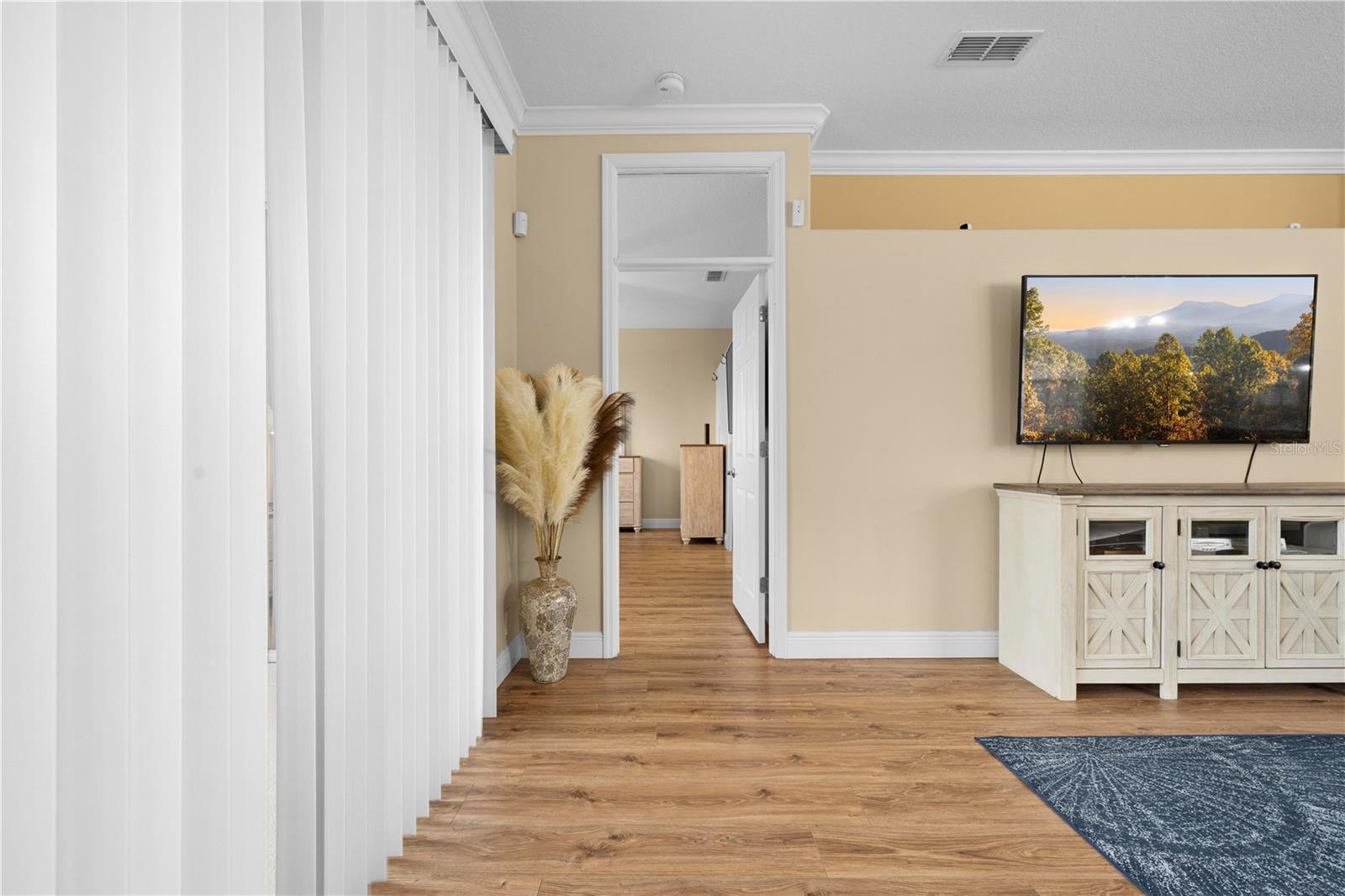 Listing photo id 19 for 15004 Middle Fairway Drive