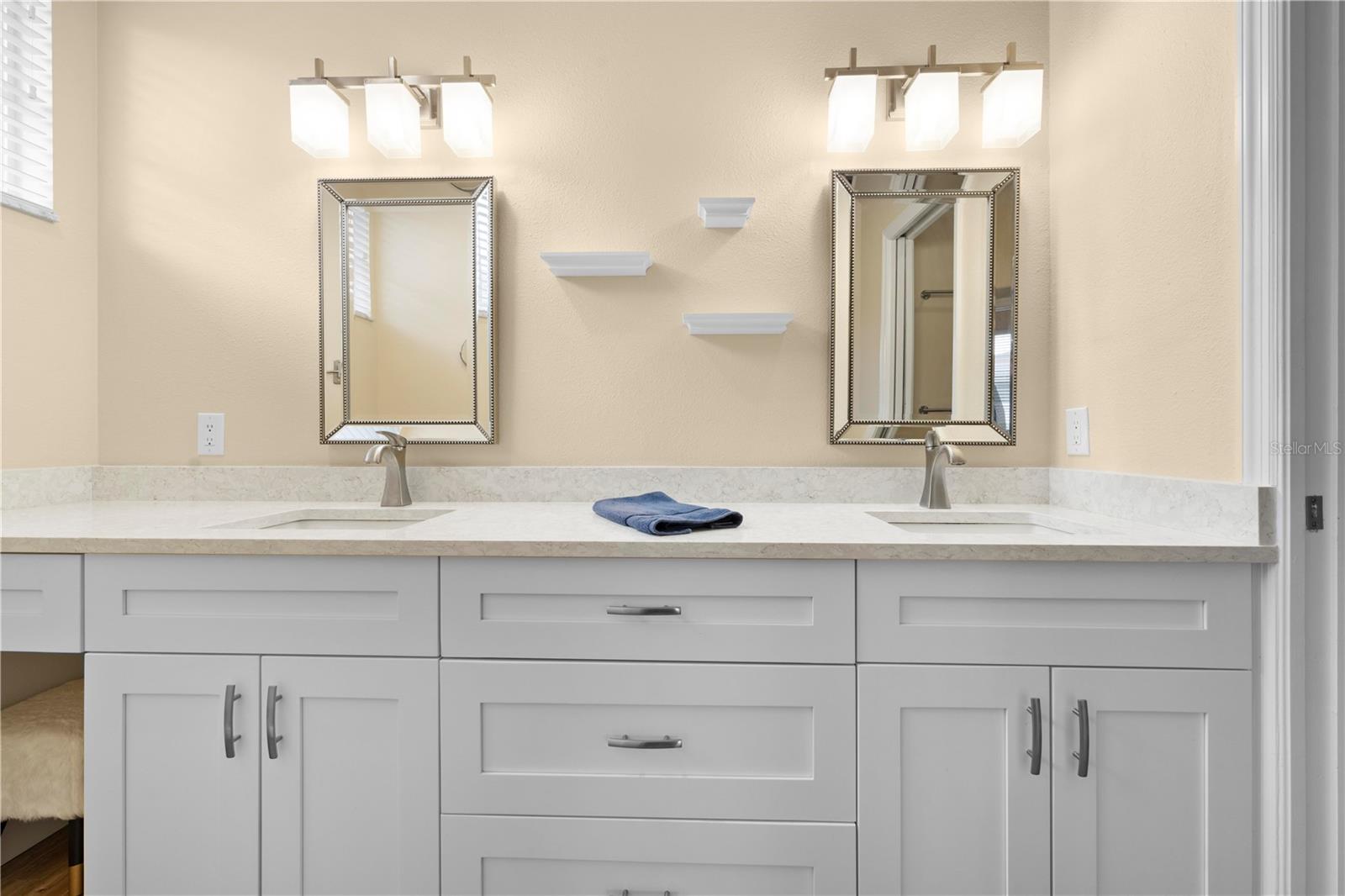 Listing photo id 23 for 15004 Middle Fairway Drive