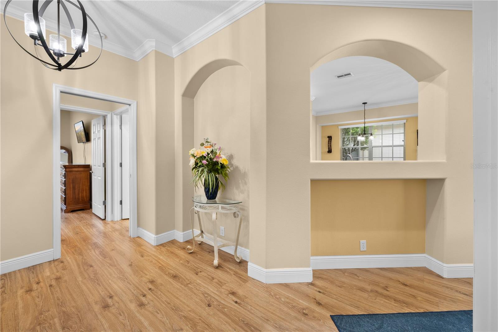 Listing photo id 1 for 15004 Middle Fairway Drive