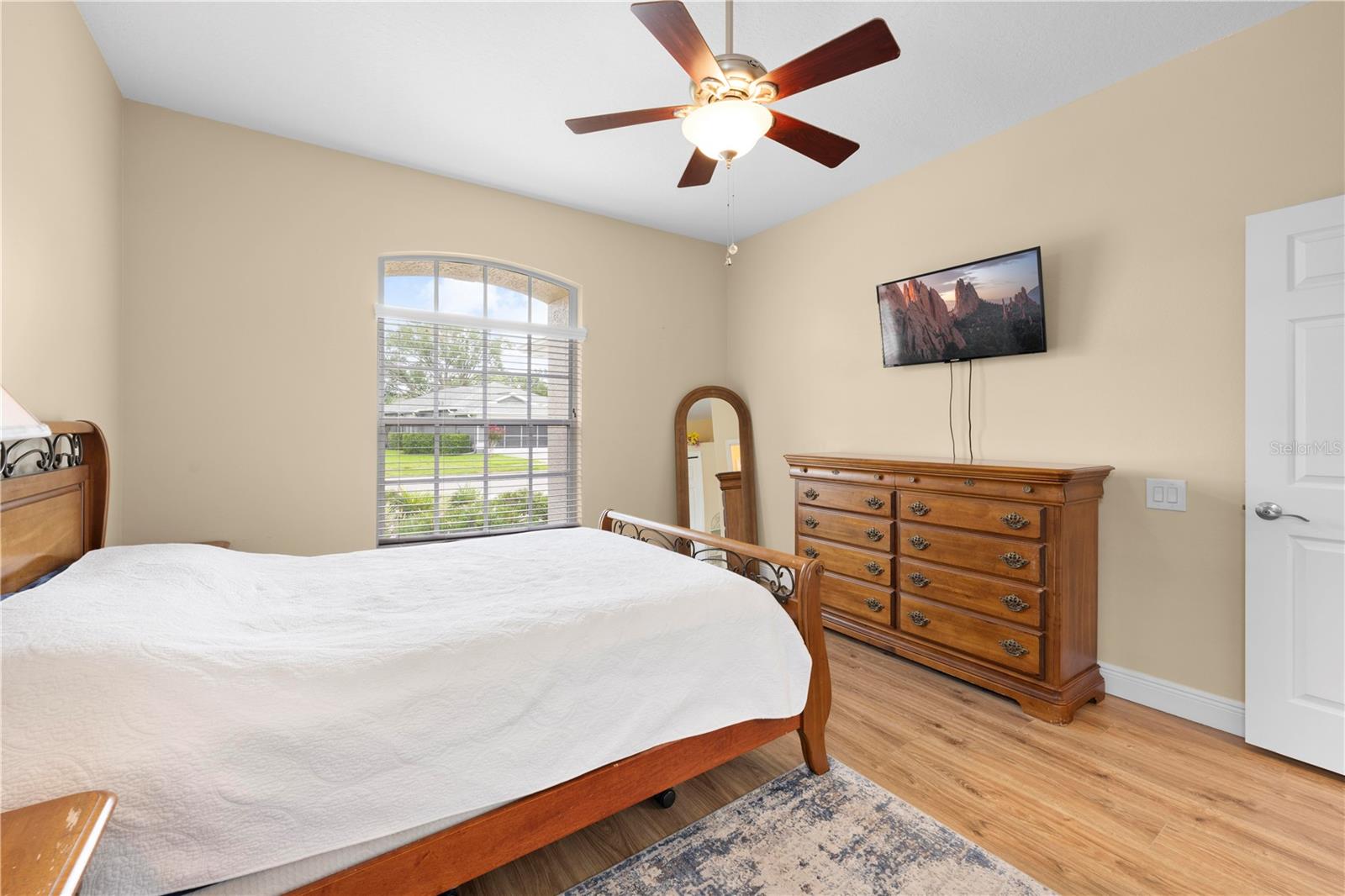 Listing photo id 32 for 15004 Middle Fairway Drive
