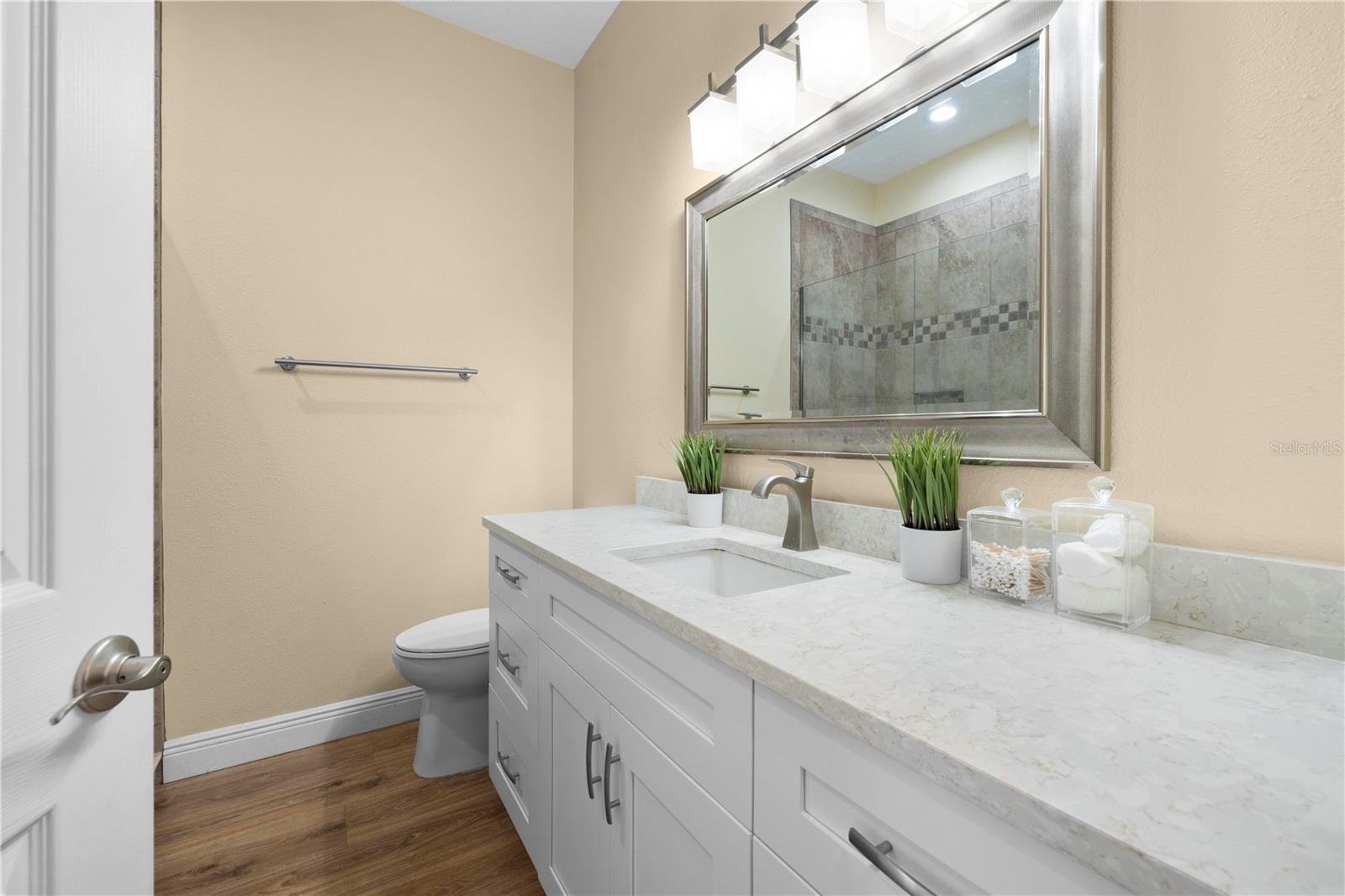 Listing photo id 34 for 15004 Middle Fairway Drive