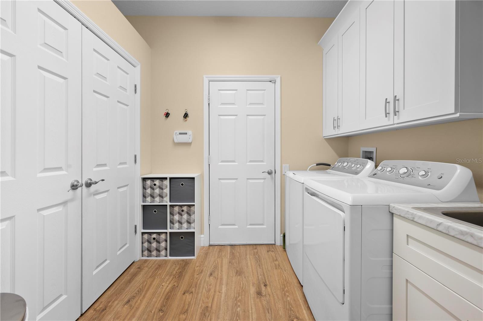 Listing photo id 35 for 15004 Middle Fairway Drive
