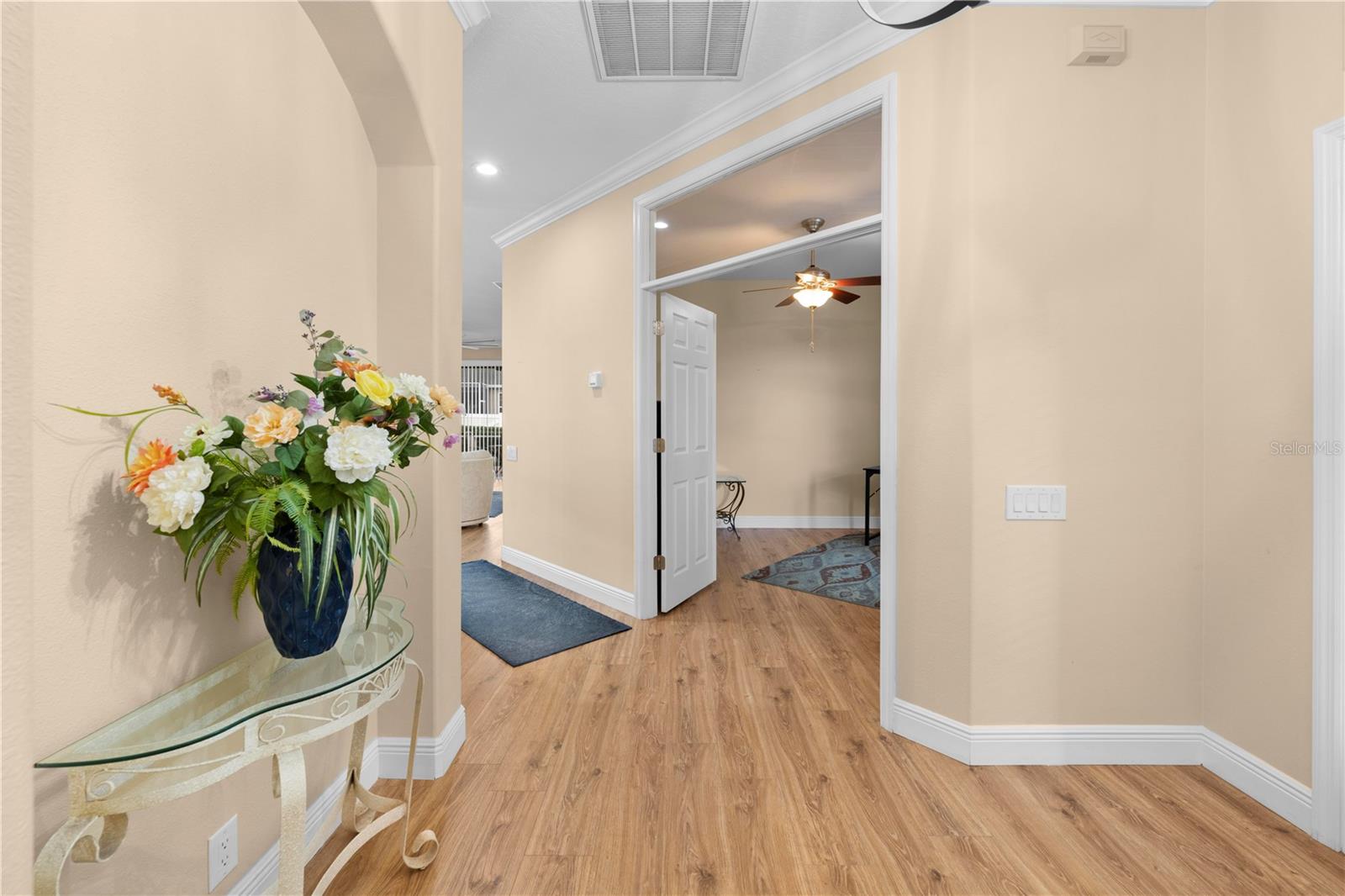 Listing photo id 2 for 15004 Middle Fairway Drive