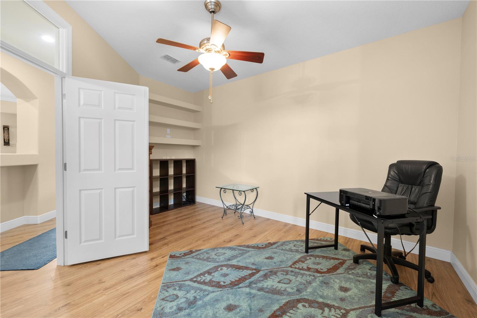 Listing photo id 4 for 15004 Middle Fairway Drive