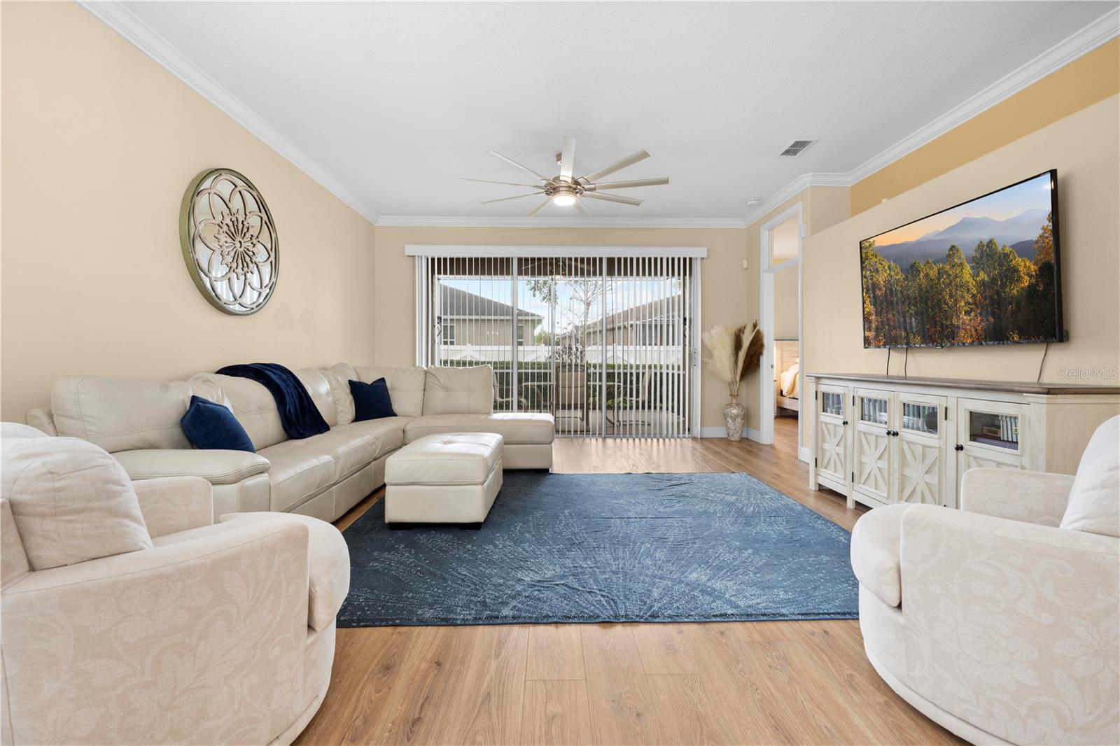 Listing photo id 7 for 15004 Middle Fairway Drive