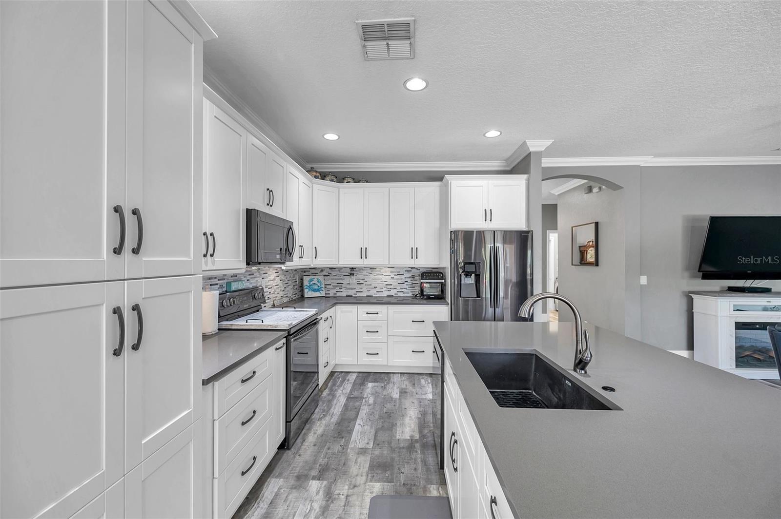 Image 19 of 100 For 9309 Edistro Place