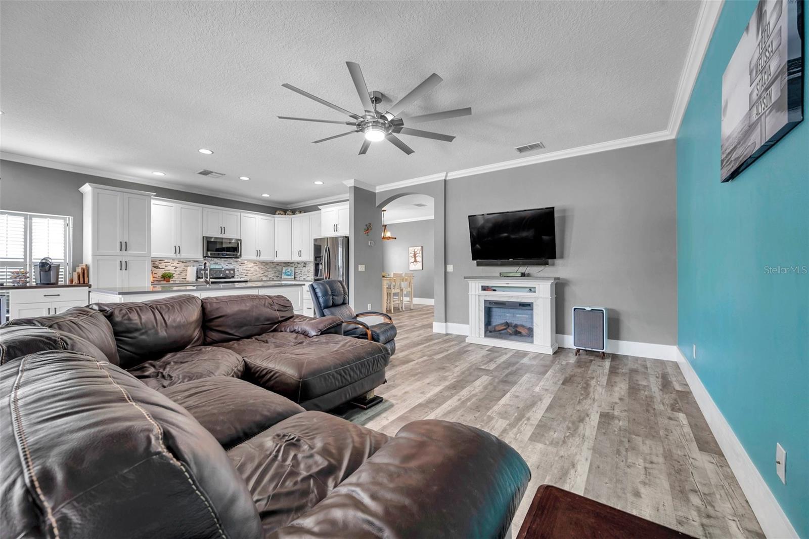 Image 31 of 100 For 9309 Edistro Place