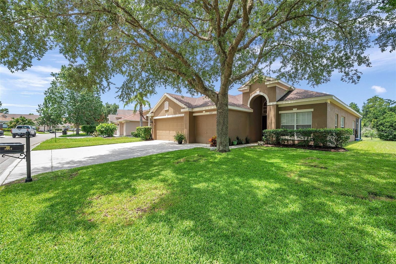 Image 5 of 100 For 9309 Edistro Place