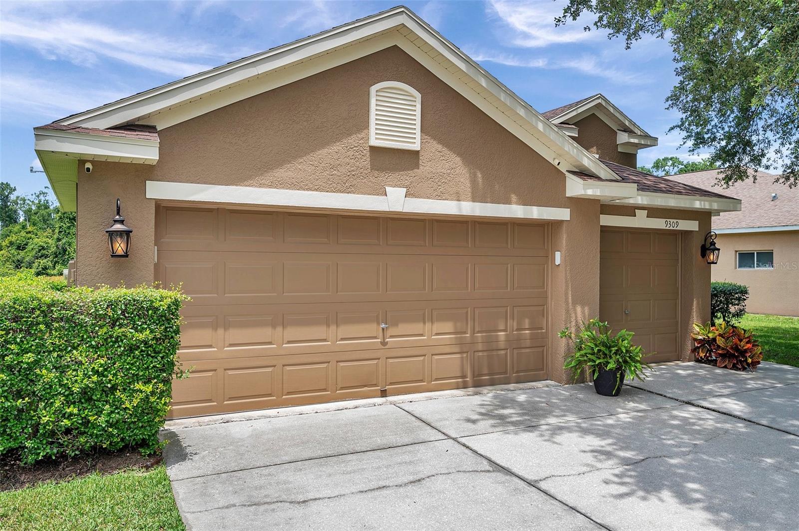 Image 8 of 100 For 9309 Edistro Place