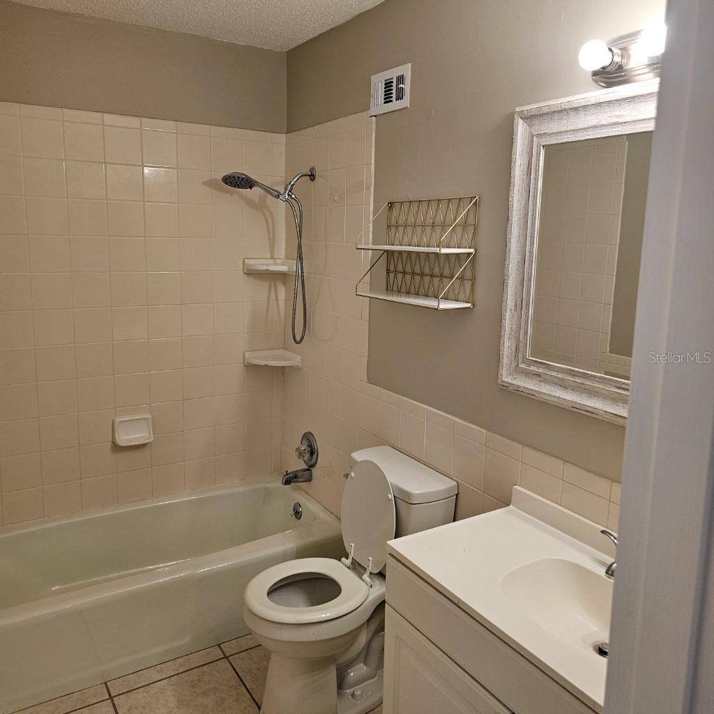 Image 17 of 25 For 2200 Palmetto Avenue E050