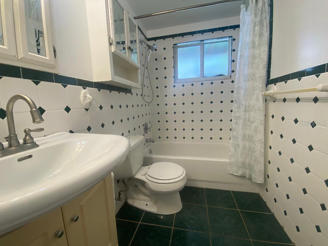 Image 31 of 46 For 3530 Beechwood Terrace N