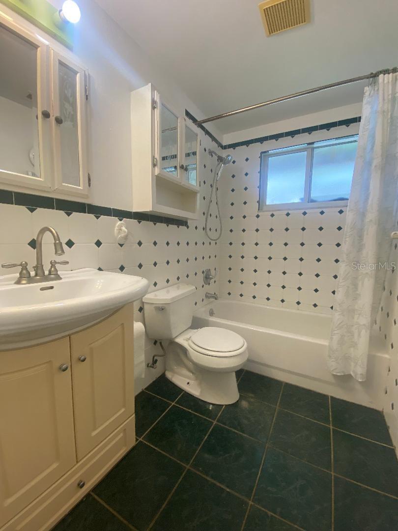 Image 33 of 46 For 3530 Beechwood Terrace N