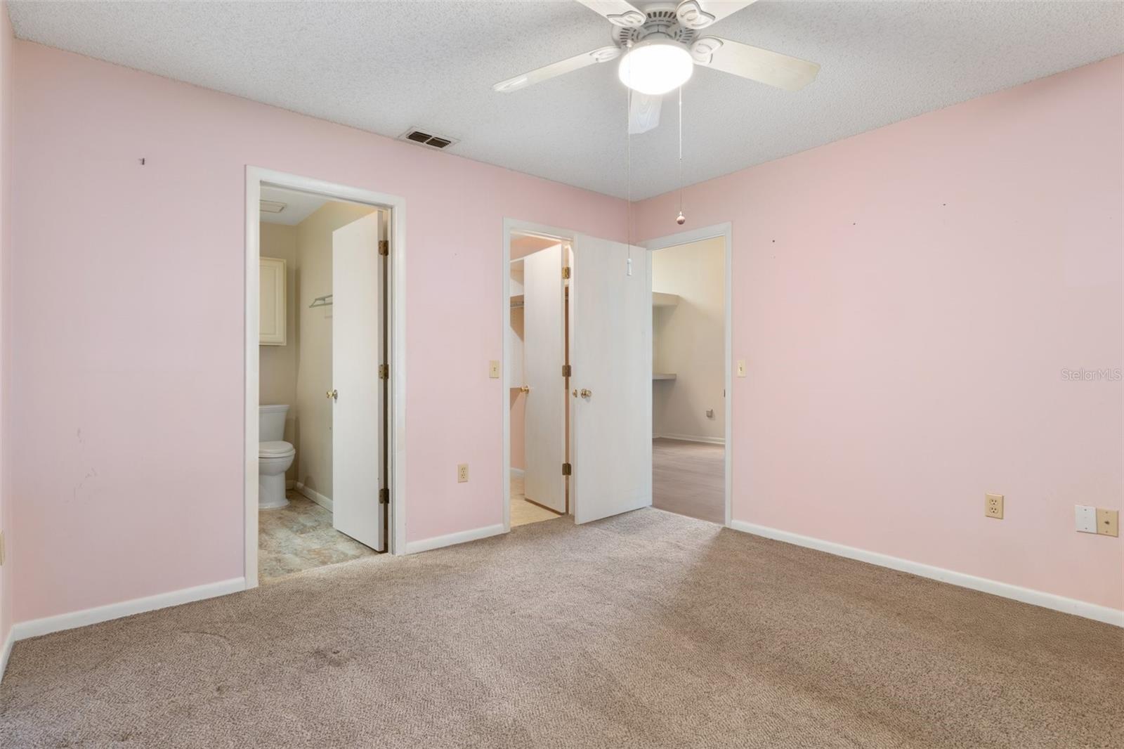Listing photo id 8 for 582 Whispering Pines Boulevard