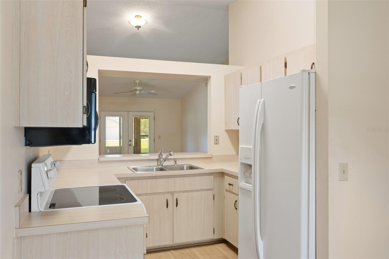 Listing photo id 13 for 582 Whispering Pines Boulevard