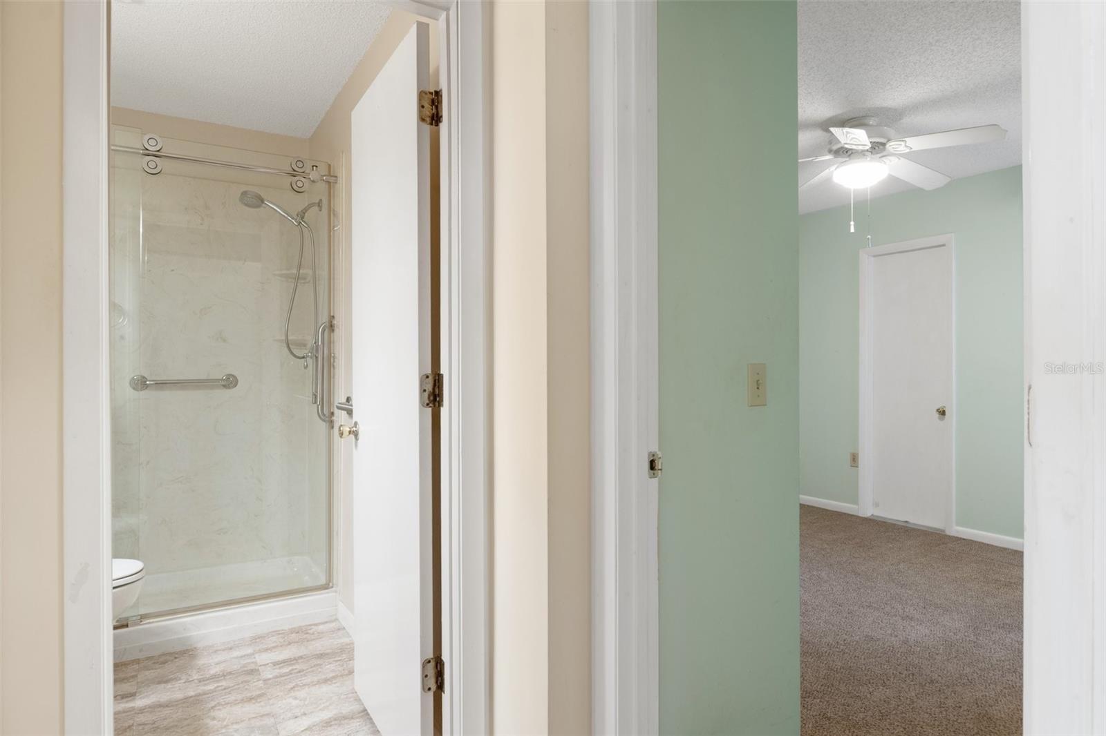 Listing photo id 17 for 582 Whispering Pines Boulevard