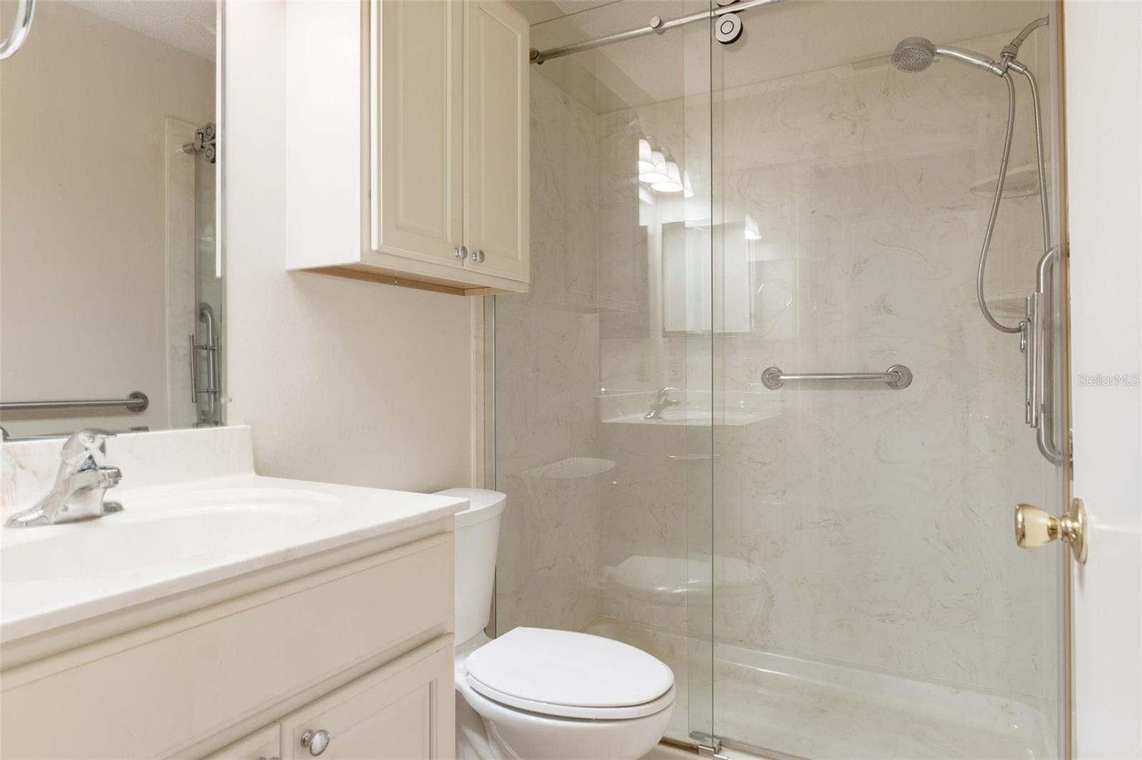 Listing photo id 18 for 582 Whispering Pines Boulevard