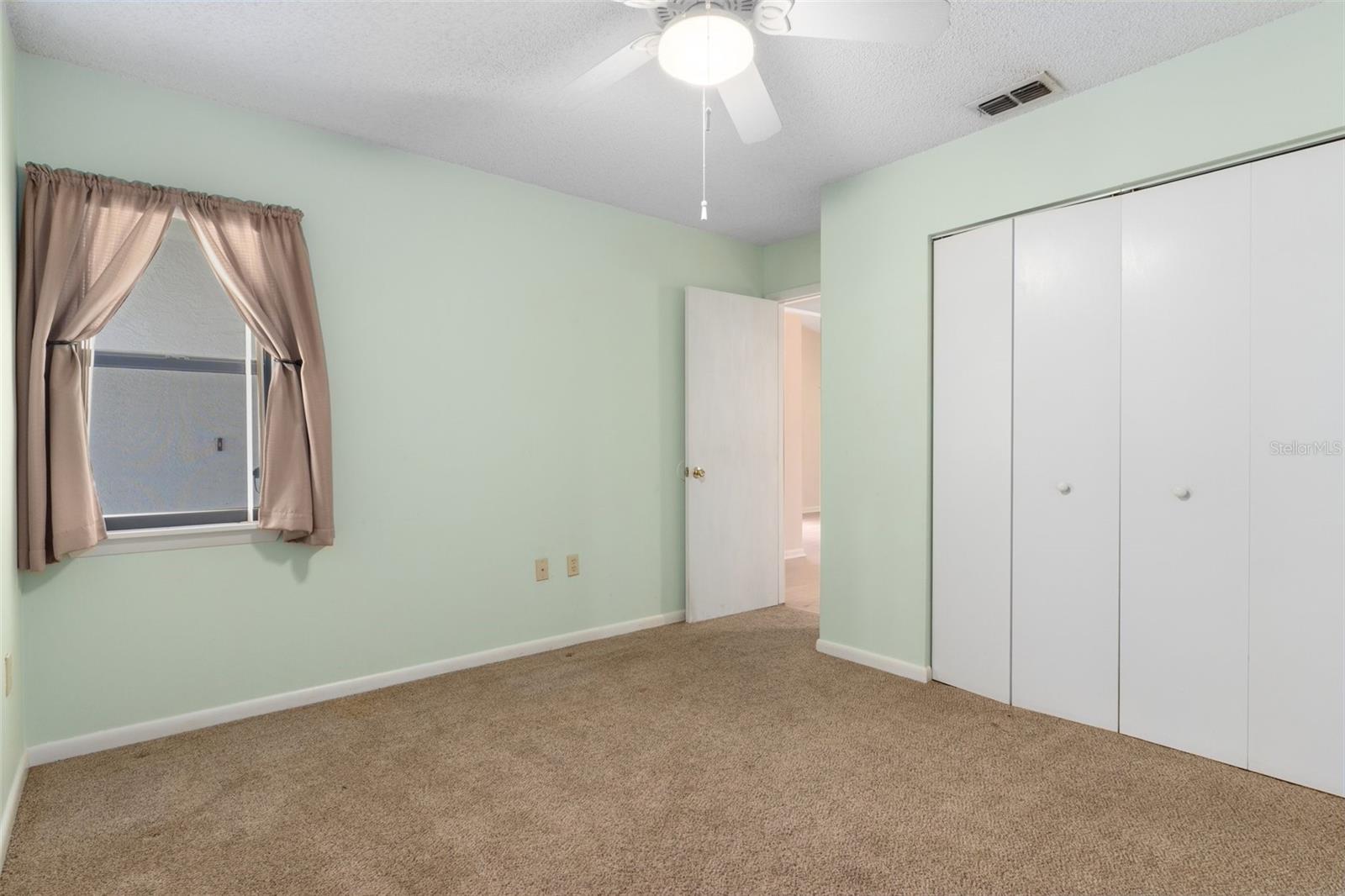 Listing photo id 19 for 582 Whispering Pines Boulevard