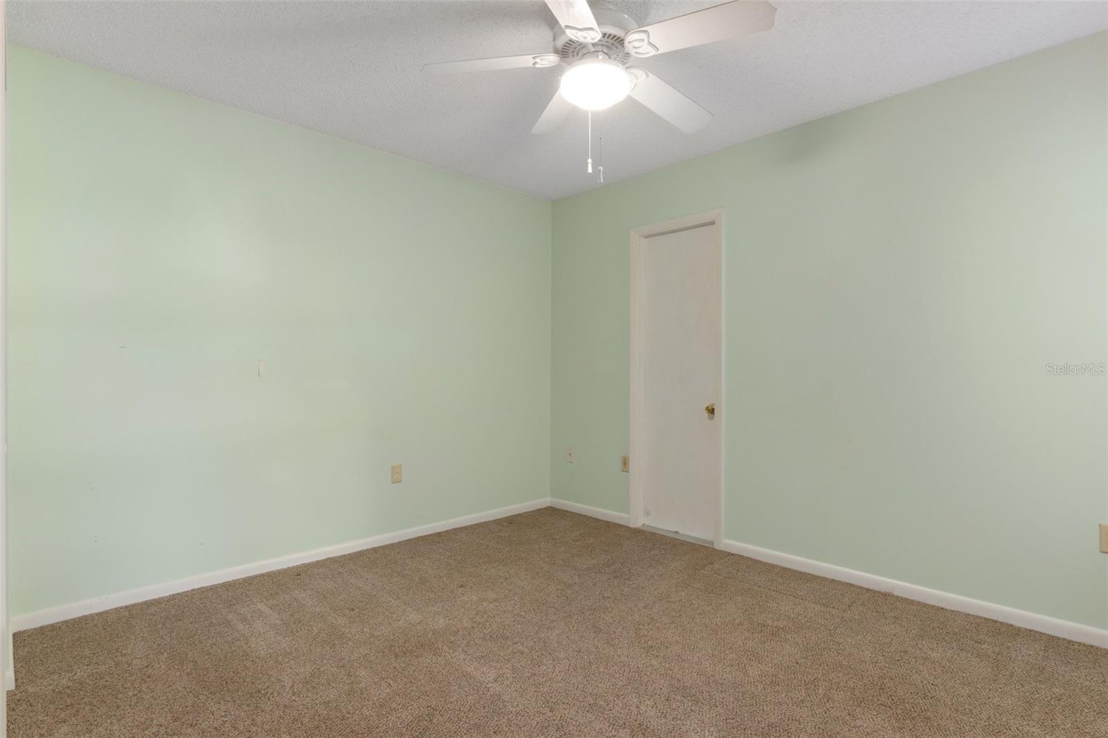 Listing photo id 20 for 582 Whispering Pines Boulevard