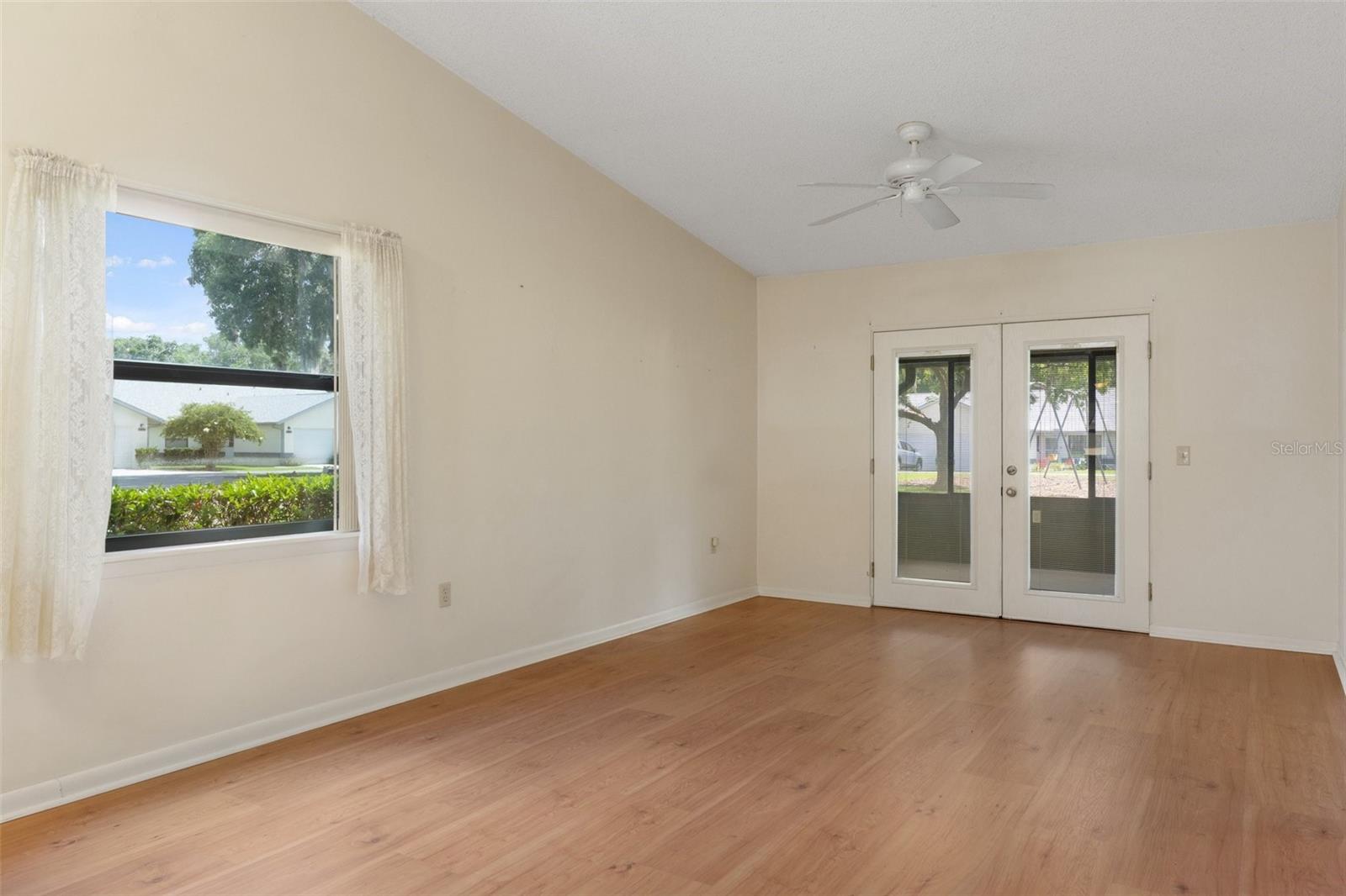 Listing photo id 1 for 582 Whispering Pines Boulevard