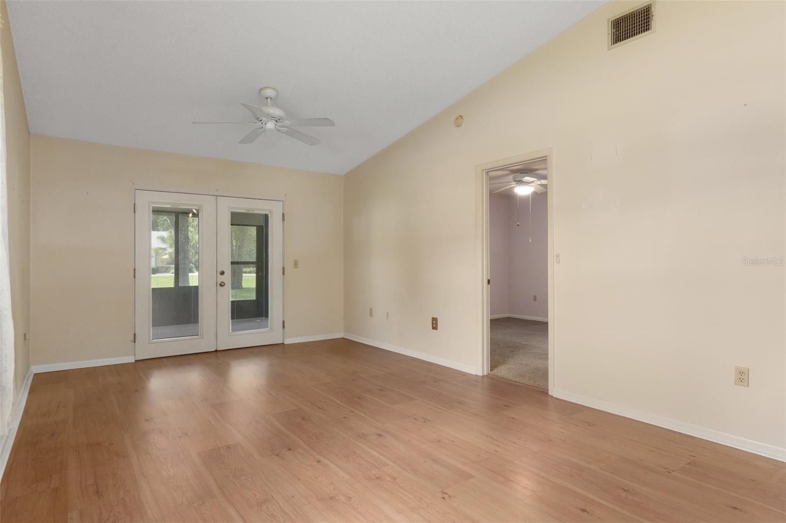 Listing photo id 2 for 582 Whispering Pines Boulevard