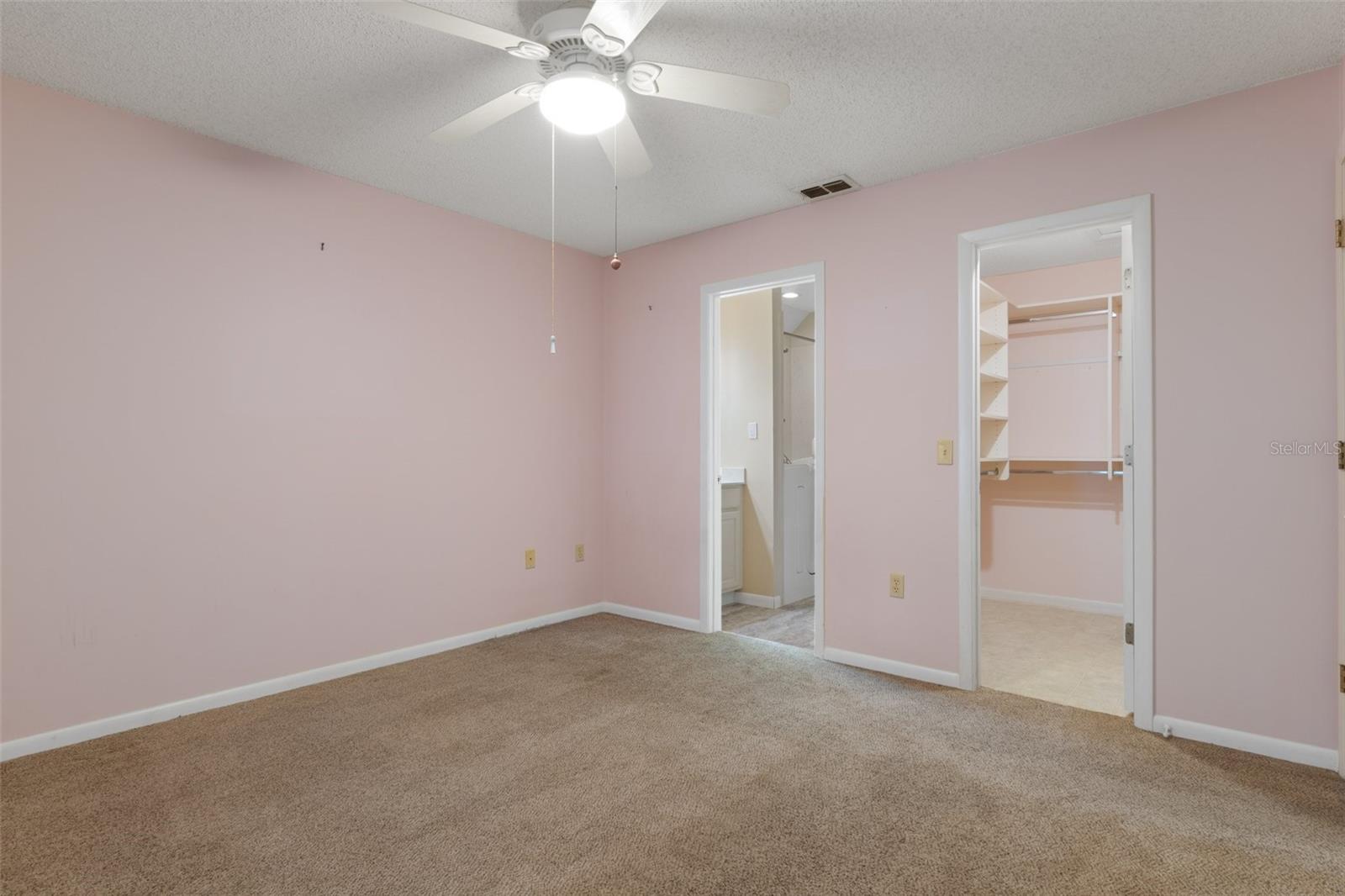 Listing photo id 4 for 582 Whispering Pines Boulevard