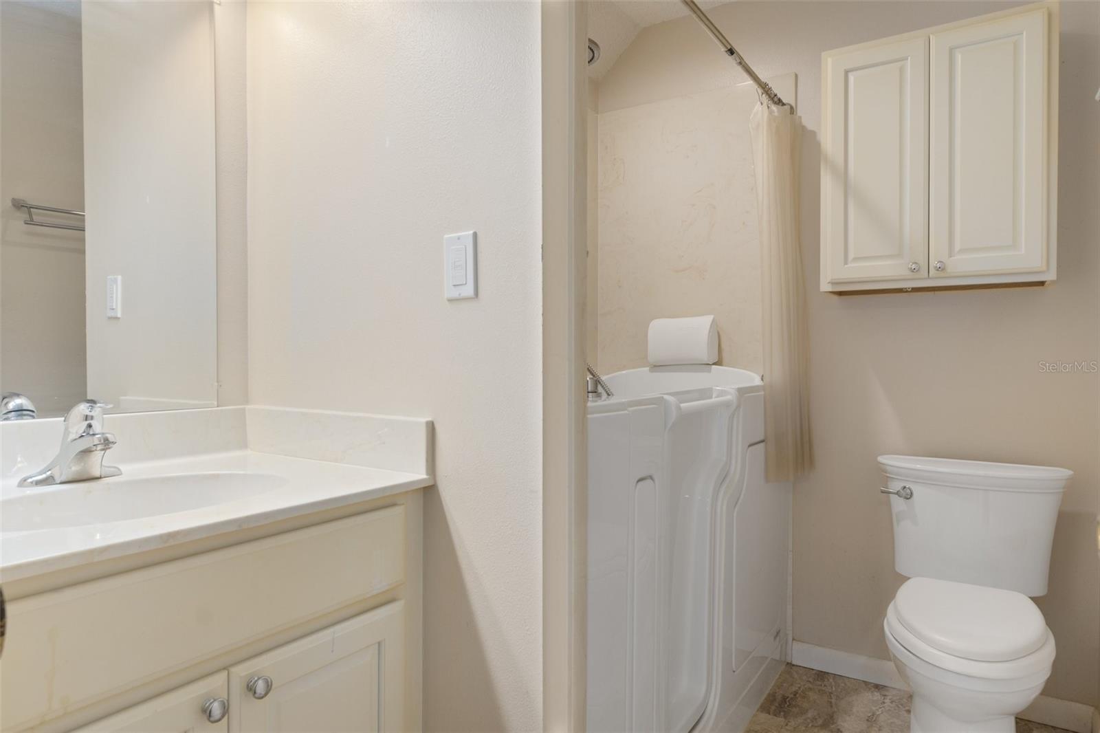 Listing photo id 5 for 582 Whispering Pines Boulevard