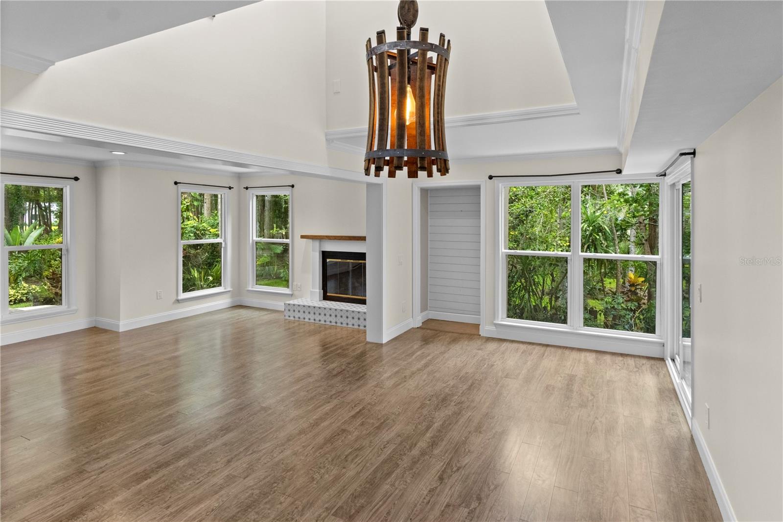 Listing photo id 8 for 2202 Amity Court